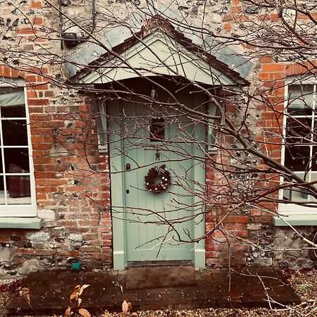 Historic, Traditional & Spacious Wiltshire Cottage Shrewton Eksteriør billede