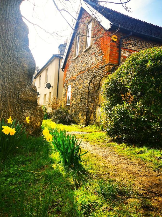 Historic, Traditional & Spacious Wiltshire Cottage Shrewton Eksteriør billede