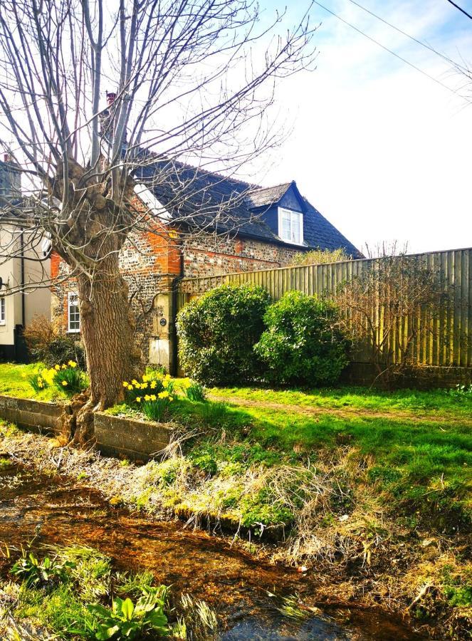 Historic, Traditional & Spacious Wiltshire Cottage Shrewton Eksteriør billede