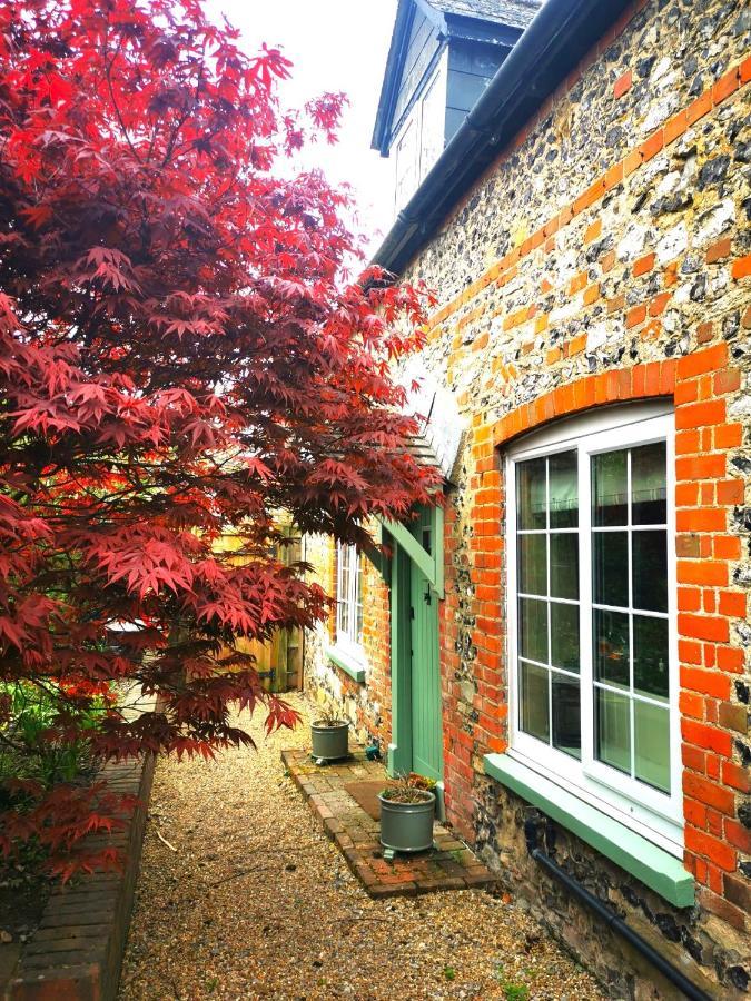 Historic, Traditional & Spacious Wiltshire Cottage Shrewton Eksteriør billede