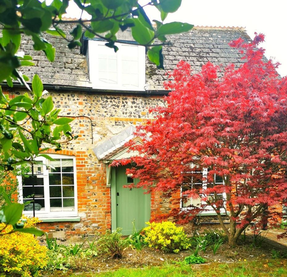 Historic, Traditional & Spacious Wiltshire Cottage Shrewton Eksteriør billede